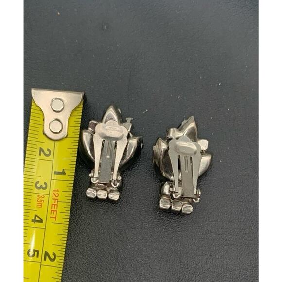 Vintage Silver Tone Black And Clear rhinestone clip on earrings - Picture 5 of 5